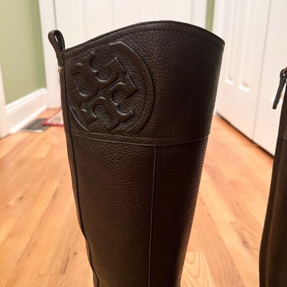 EUC Tory Burch Marlene Dark Brown Pebble Leather Logo Riding Boots Size 6.5 M - Picture 4 of 9